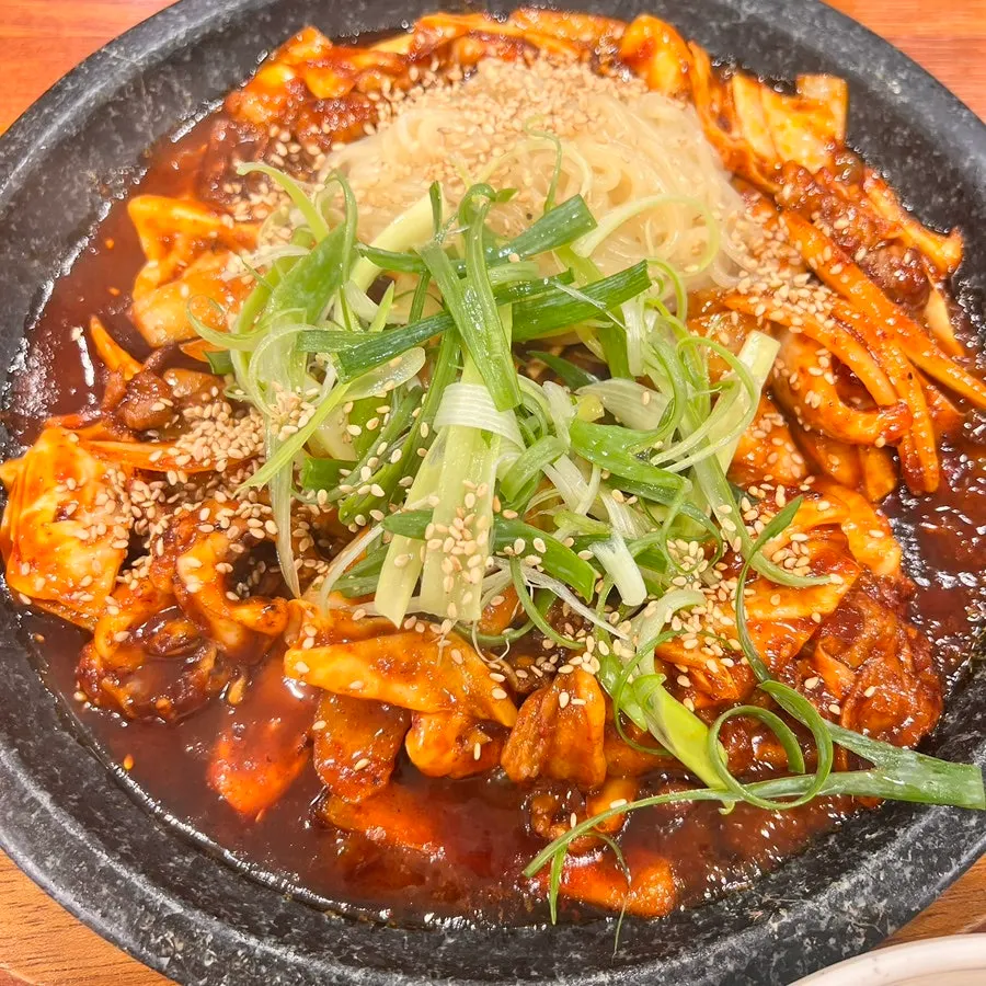 Squid pork stir-fry served on a hot plate