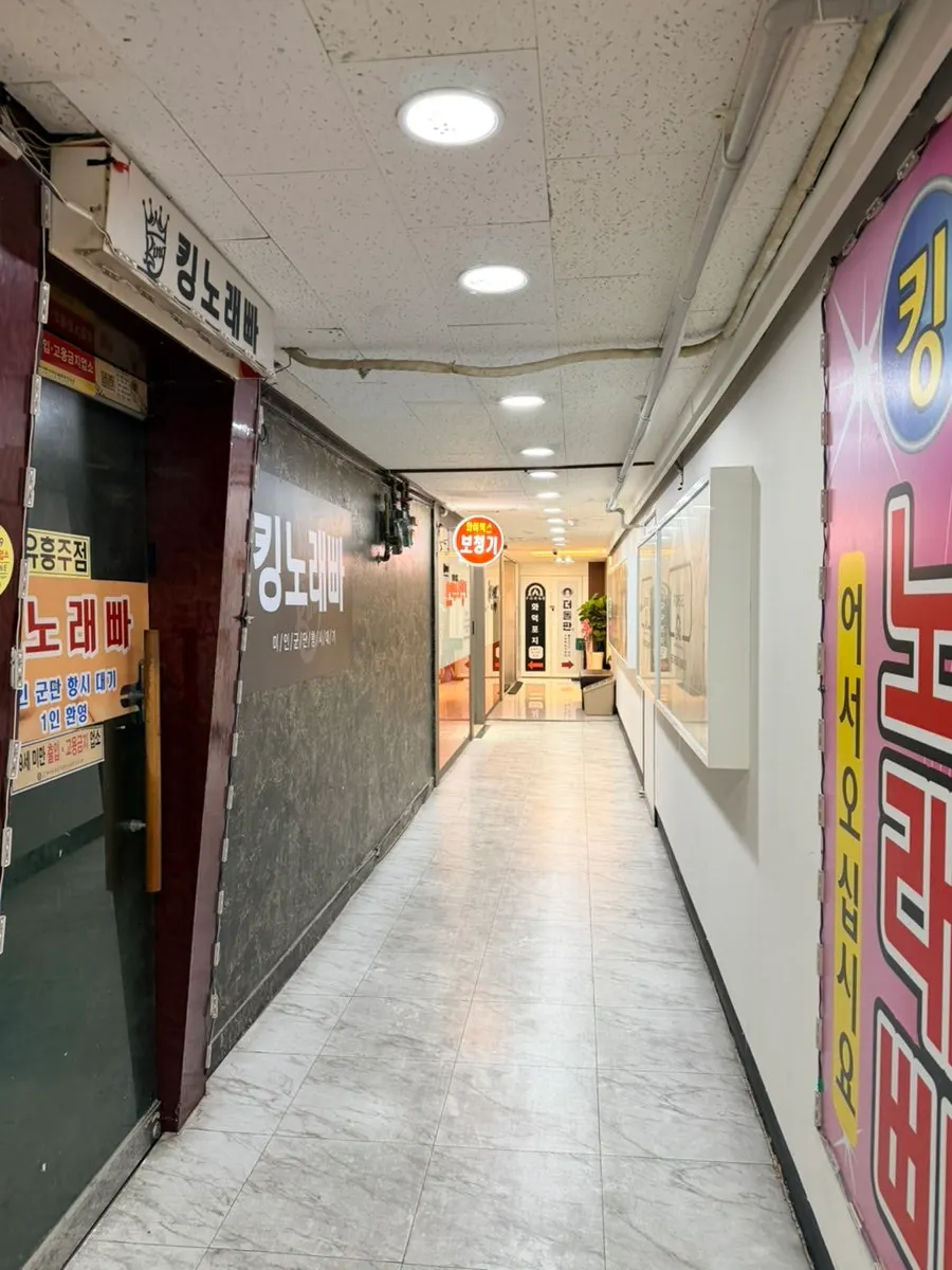 2층 더돌판 산본점 입구