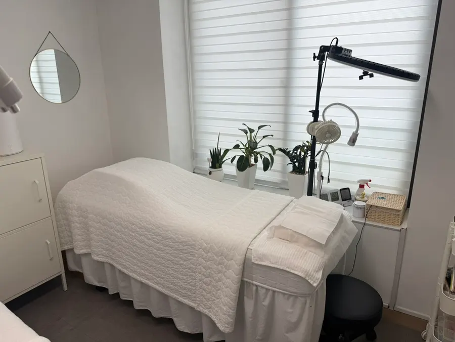 Lash treatment bed at Salon Dohe Sanbon Branch