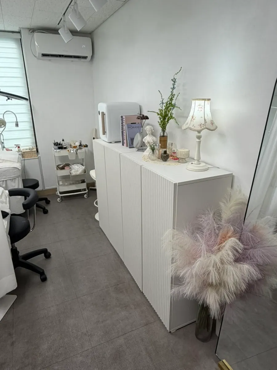 살롱도헤 산본점에서 판매하는 속눈썹 세럼 진열