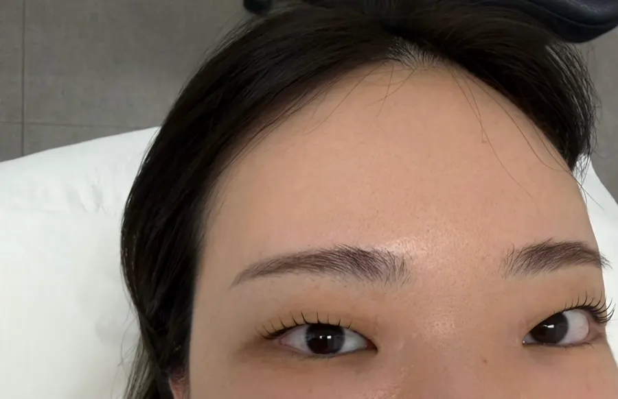 틴팅펌 시술 직후 또렷하게 올라간 속눈썹