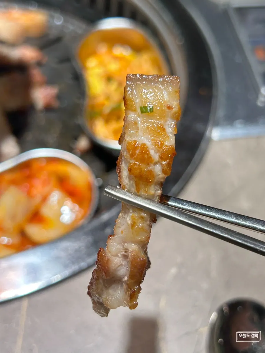 Jjolmyeon mixed with cheongyang chili peppers