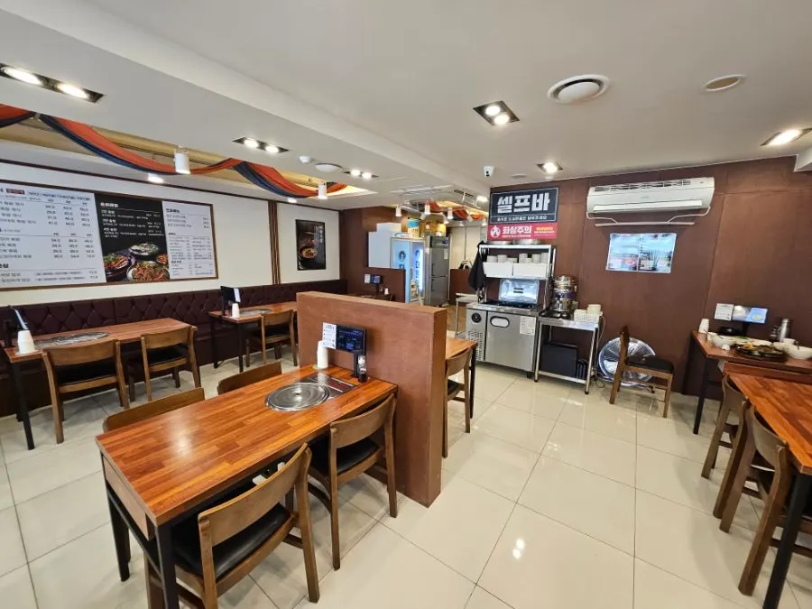 Tables inside Deodolpan Sanbon Branch