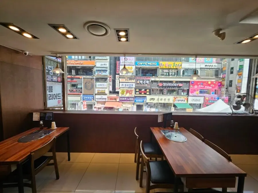 Seating inside Deodolpan Sanbon Branch