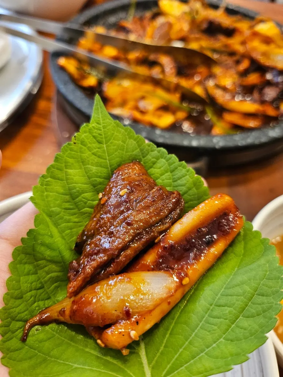 Stone-platter squid and pork stir-fry