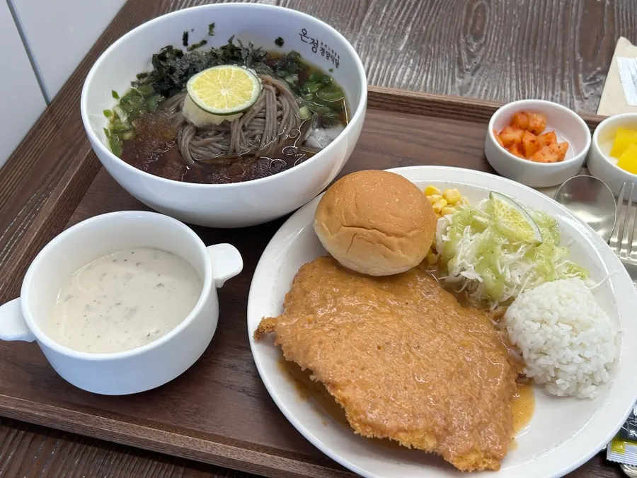 Self-serve bar for rice and side dishes