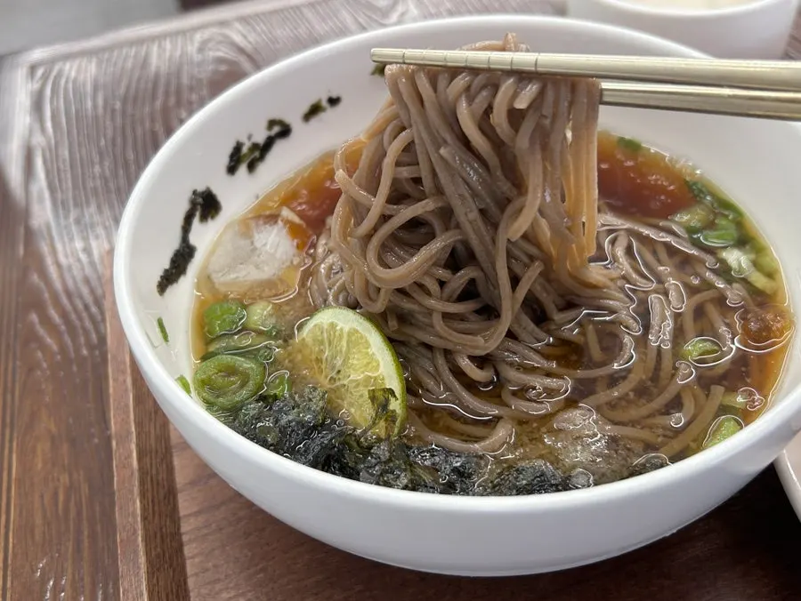 Table with cold soba and pork cutlet eaten alternately