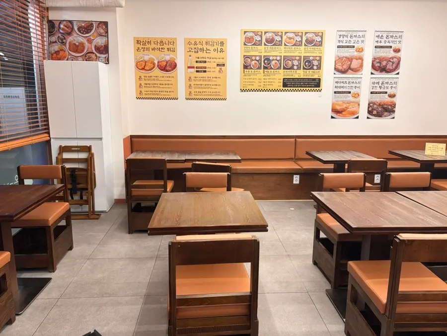 Interior of Onjeong Gyeongyangsikdang Sanbon Academy District Branch
