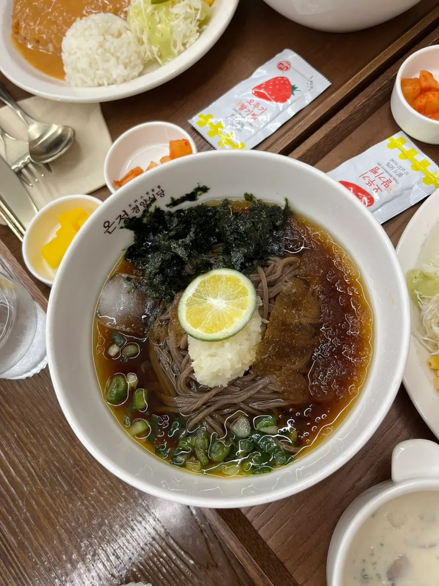 머쉬룸스프와 깍두기, 단무지 밑반찬