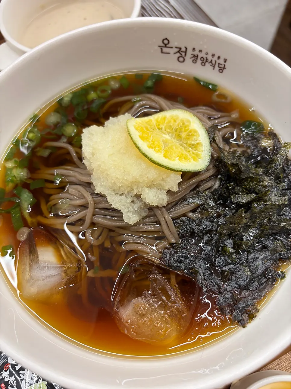 세트로 나온 시원한 메밀