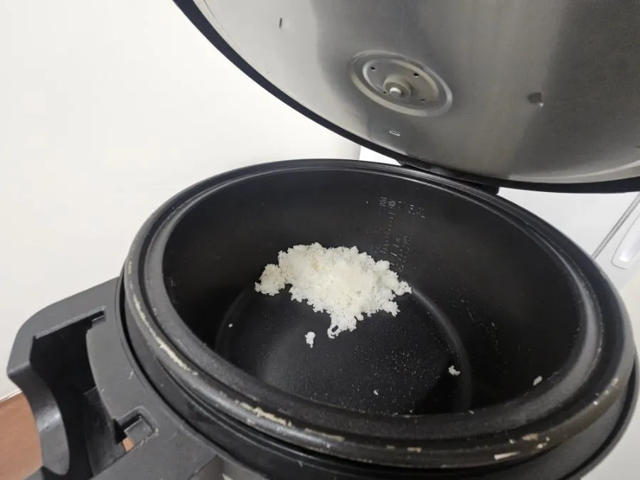 Self-serve bar corner with free rice refills