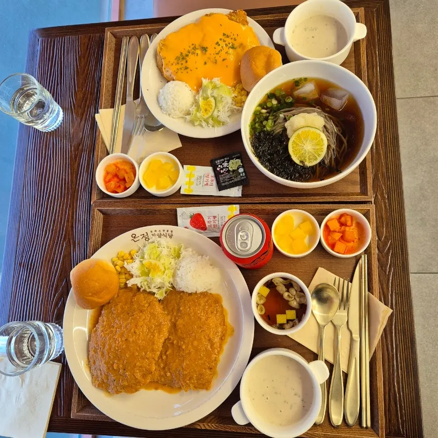 식사를 마친 온정경양식당 테이블