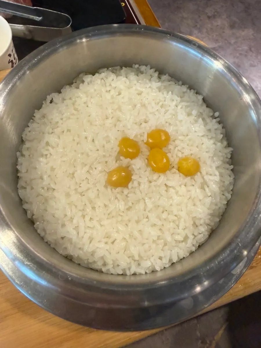 삼겹살 식사와 솥밥 메뉴