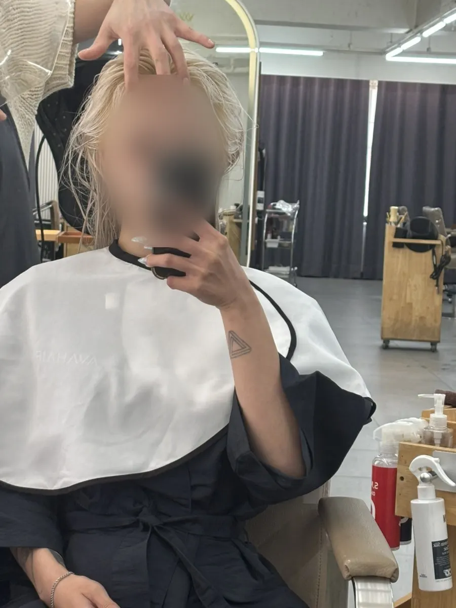 보색 작업을 마친 모발