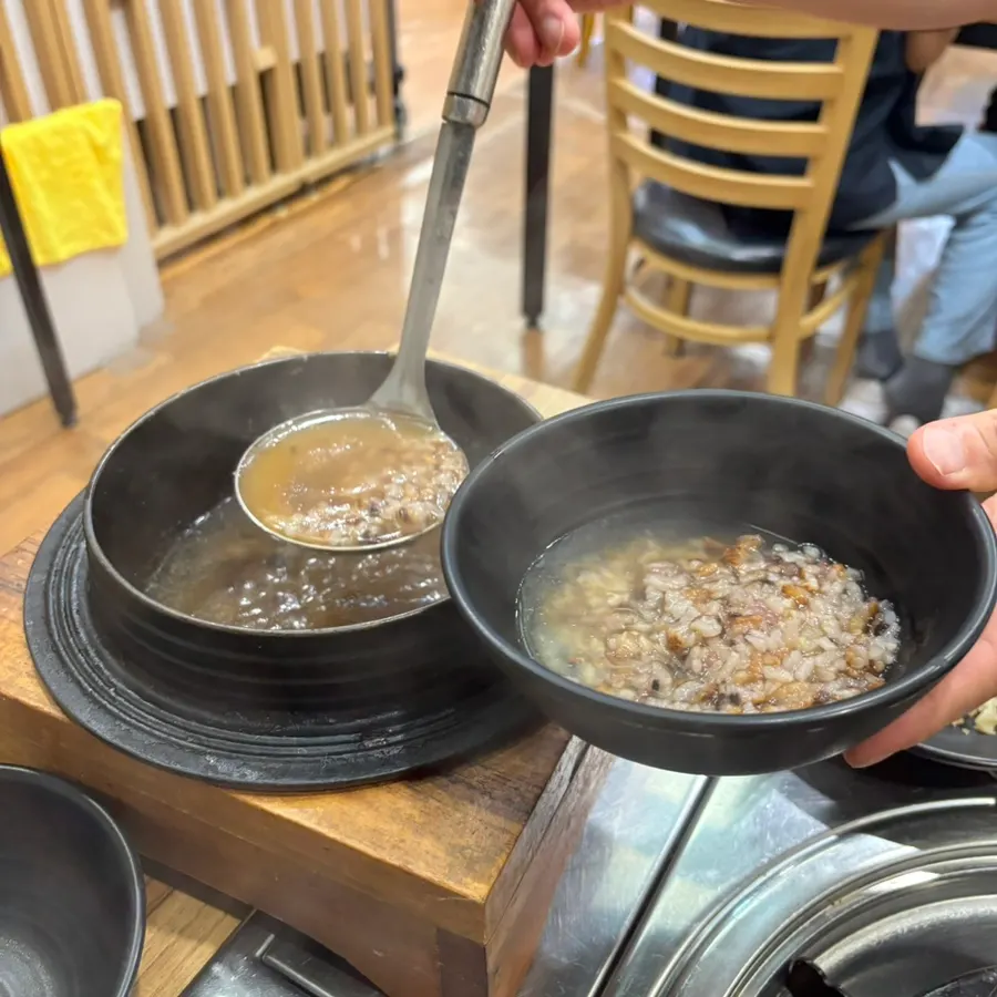 가마솥에 물을 부어 만든 구수한 숭늉