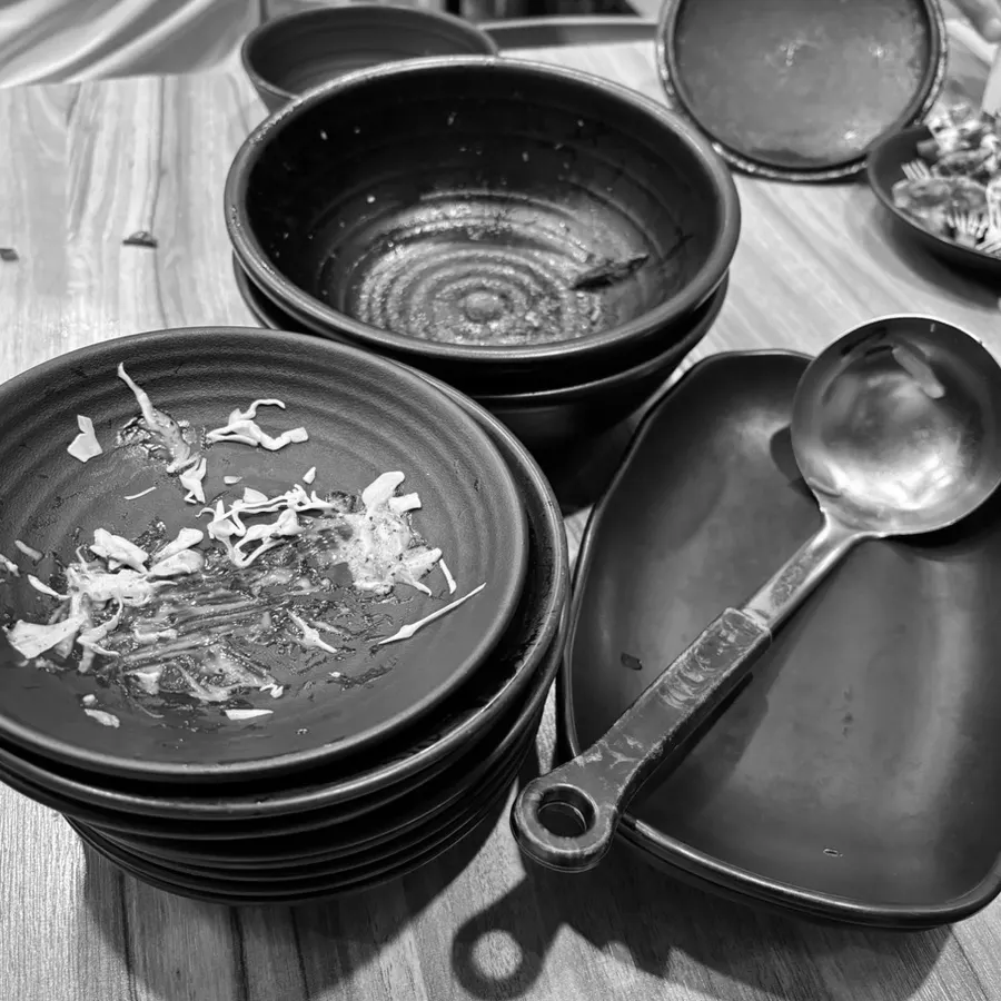 반찬을 다 비운 식사 후 테이블