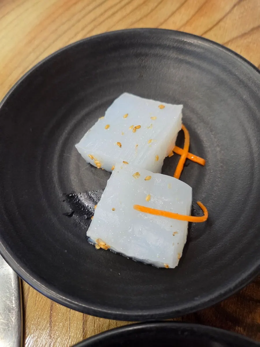 Springy acorn jelly banchan