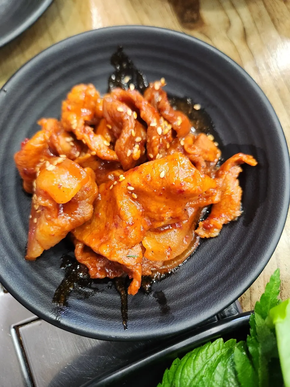 상추와 당귀에 싸 먹는 제육볶음