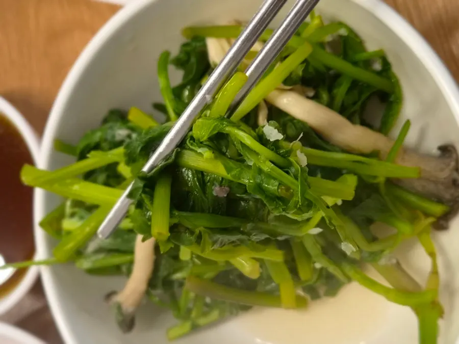 끓이는 맑은 버섯 샤브샤브