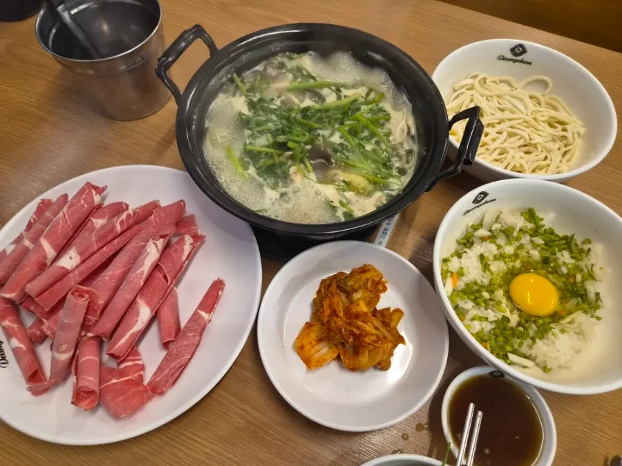 등촌샤브칼국수 상암점 식사