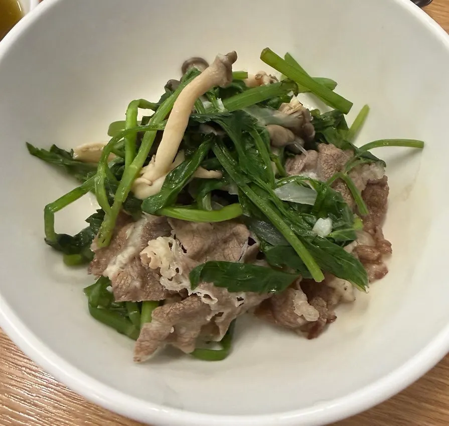 소고기 맛이 더해진 맑은 샤브 육수