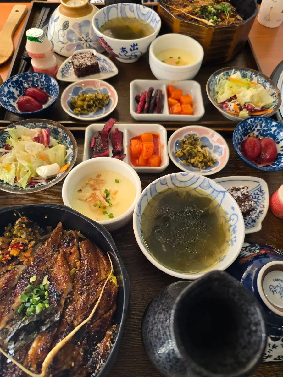 Menu featuring grilled eel and premium eel rice bowl