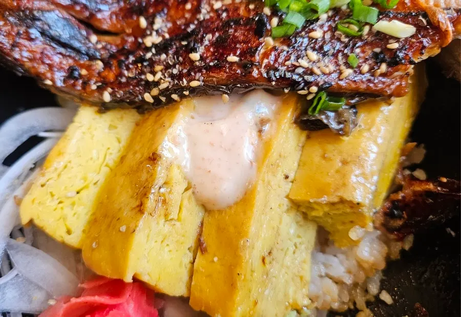 Tender eel rice bowl eaten with a spoon