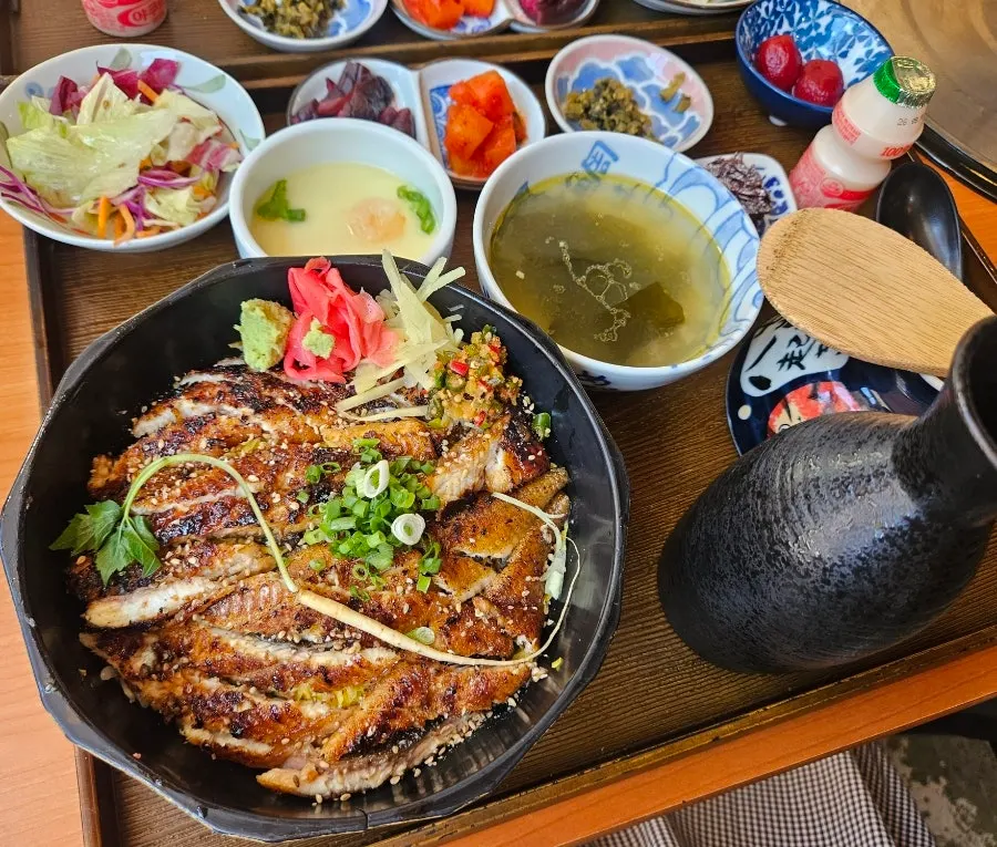 Egg eel rice bowl with mayo sauce