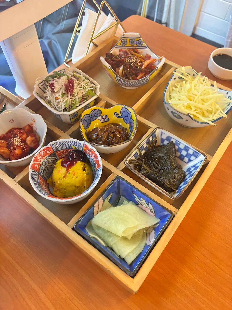 Basic side dishes served before the grilled eel