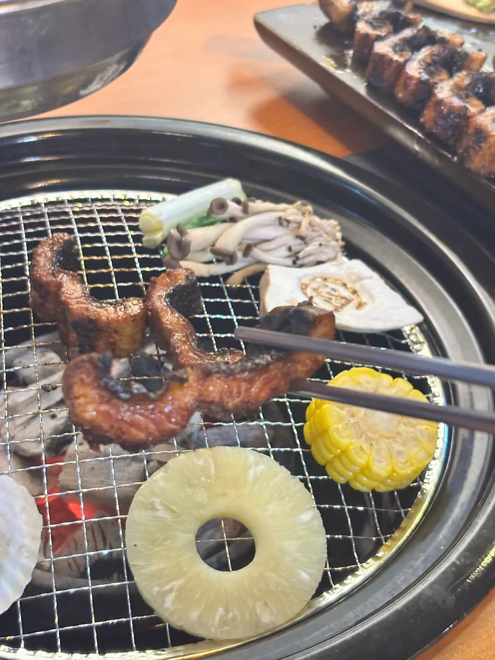 Picking up a piece of the fully grilled eel