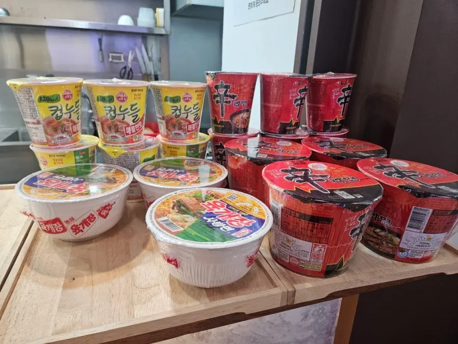 Cup noodles sold with gimbap