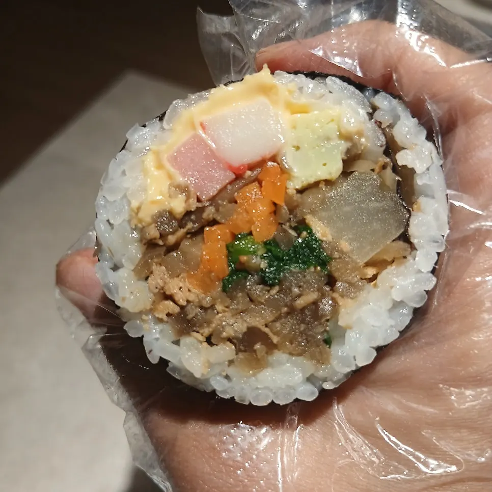 One roll of cheese yubu gimbap