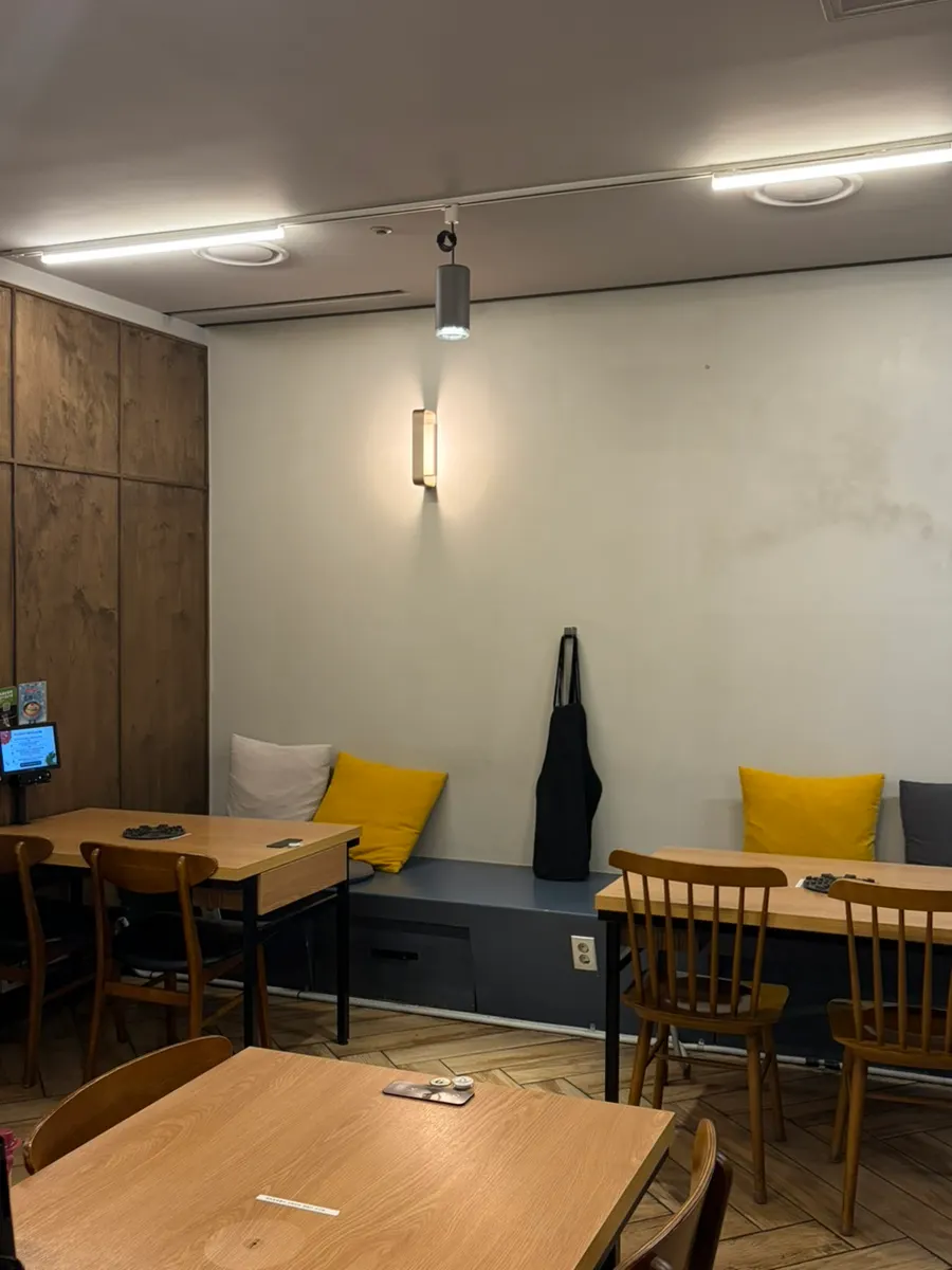 Tables pushed together to make a group seating area