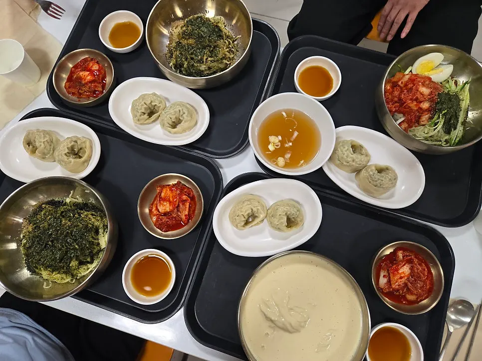 고기만두 속을 갈라 보인 모습