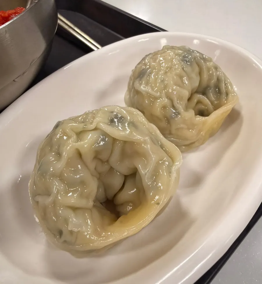 The two large mandu included in the set