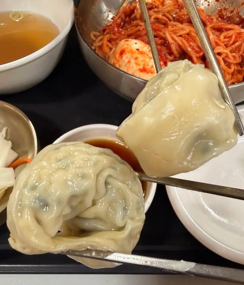 Close-up of the glossy, shiny mandu