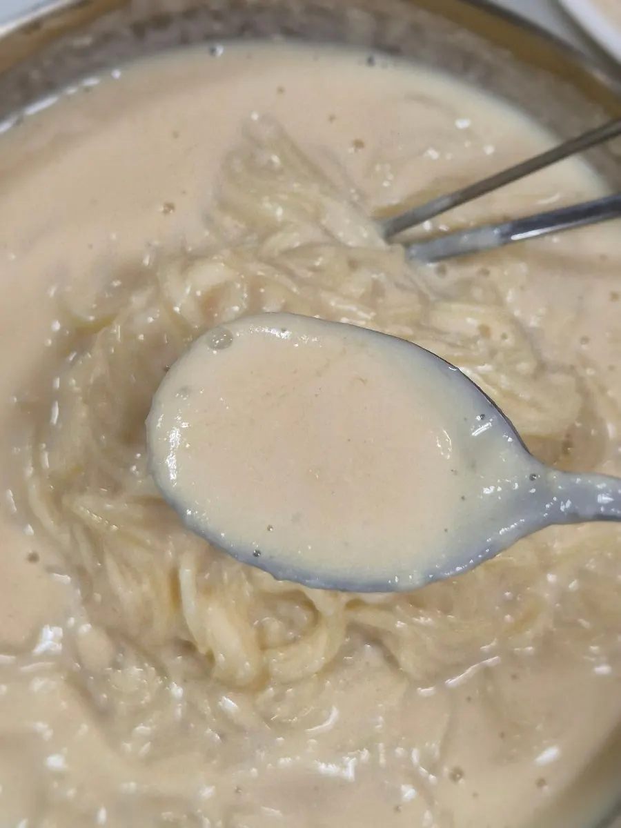 Sangam Hoegwan's kongguksu in a large bowl