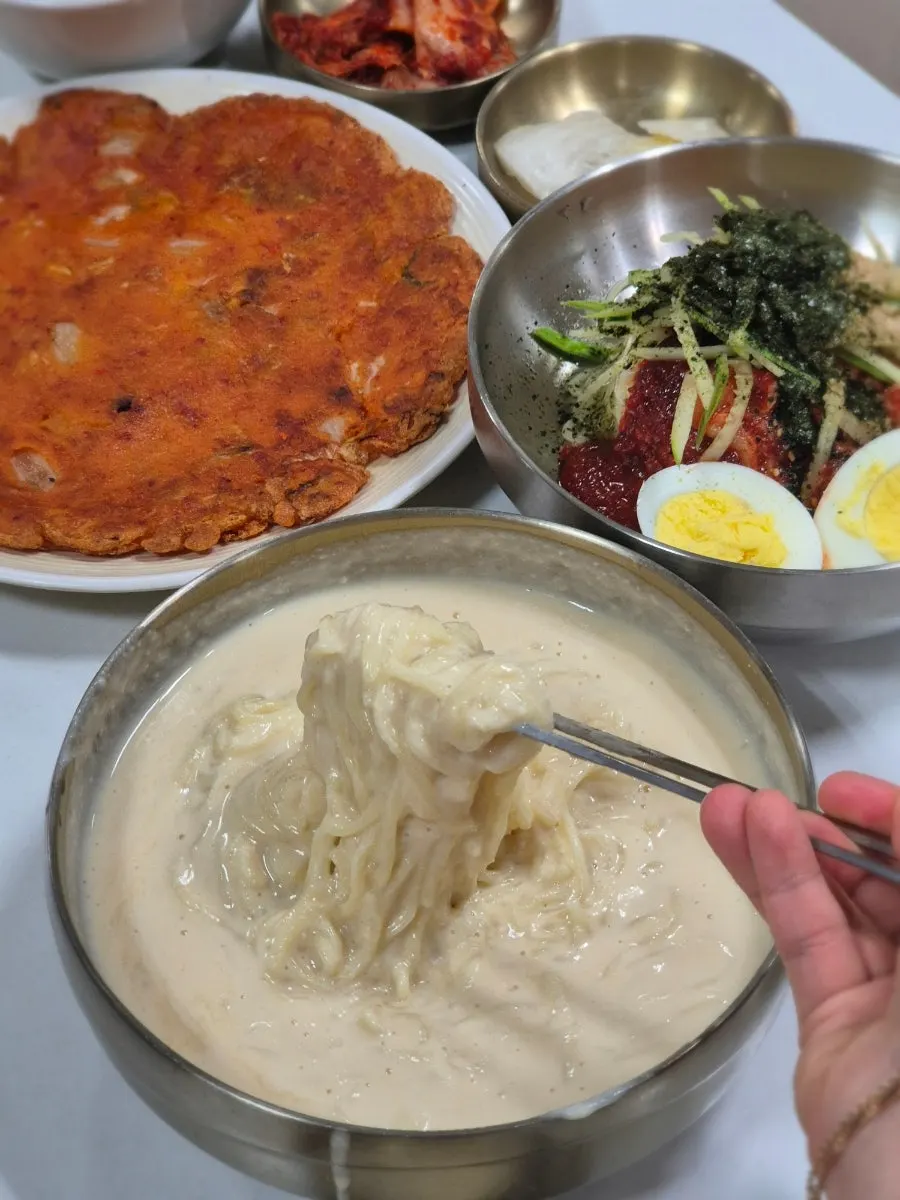 An upsized bowl of kongguksu