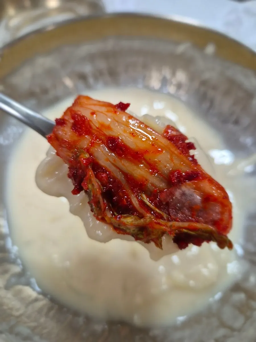 Geotjeori piled on top of kongguksu