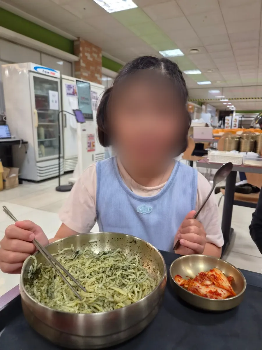 동료들과 나눠 먹은 상암회관 국수 메뉴들