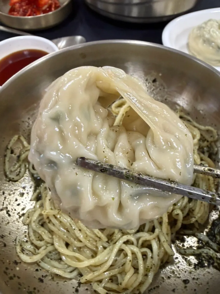 A plate with perilla oil milmyeon and dumplings together