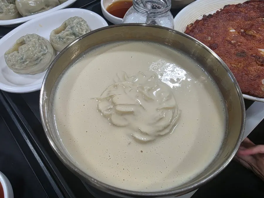 진한 국물의 단호박콩국수