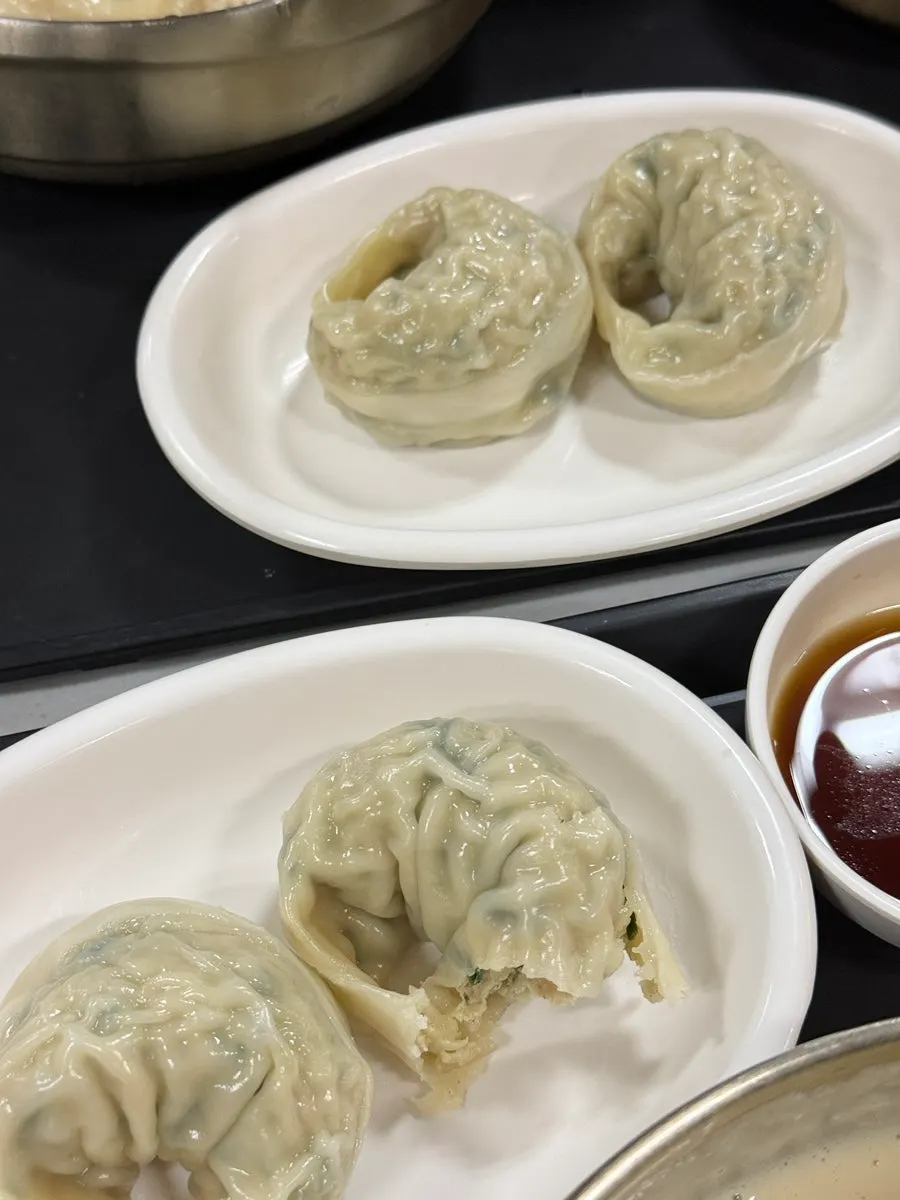 국물까지 비운 진한 콩국수