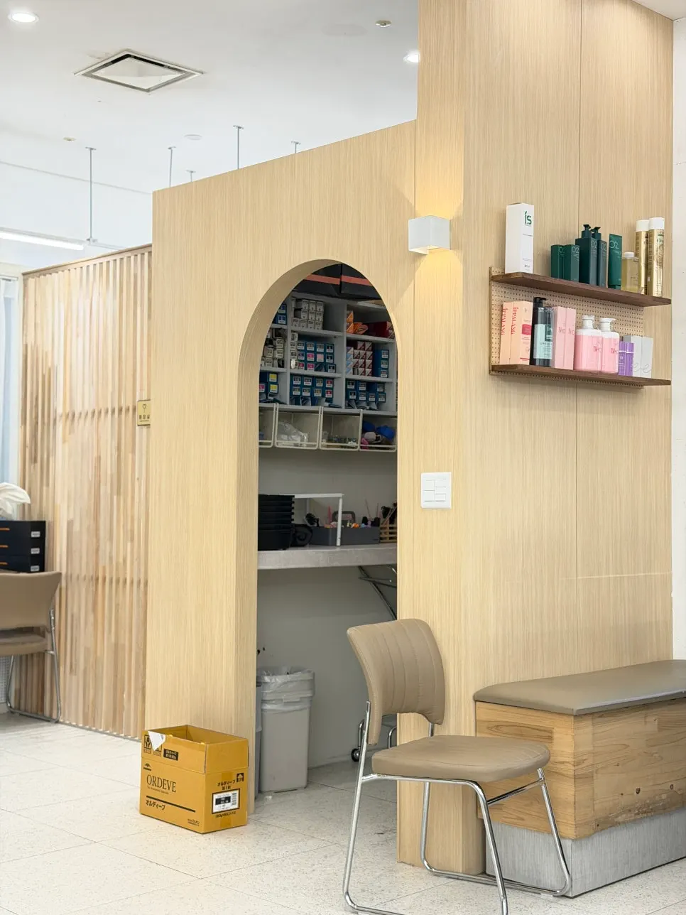 Directional signage for finding Muse Hair Salon