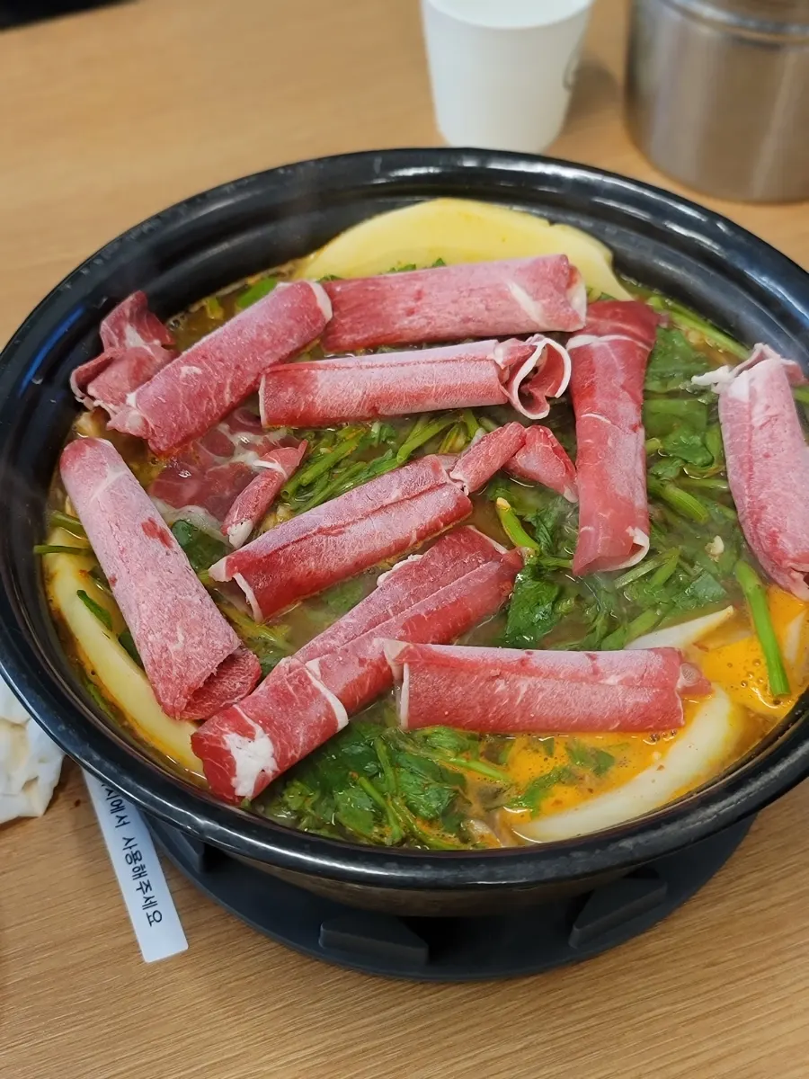 Lightly cooked minari shabu-shabu