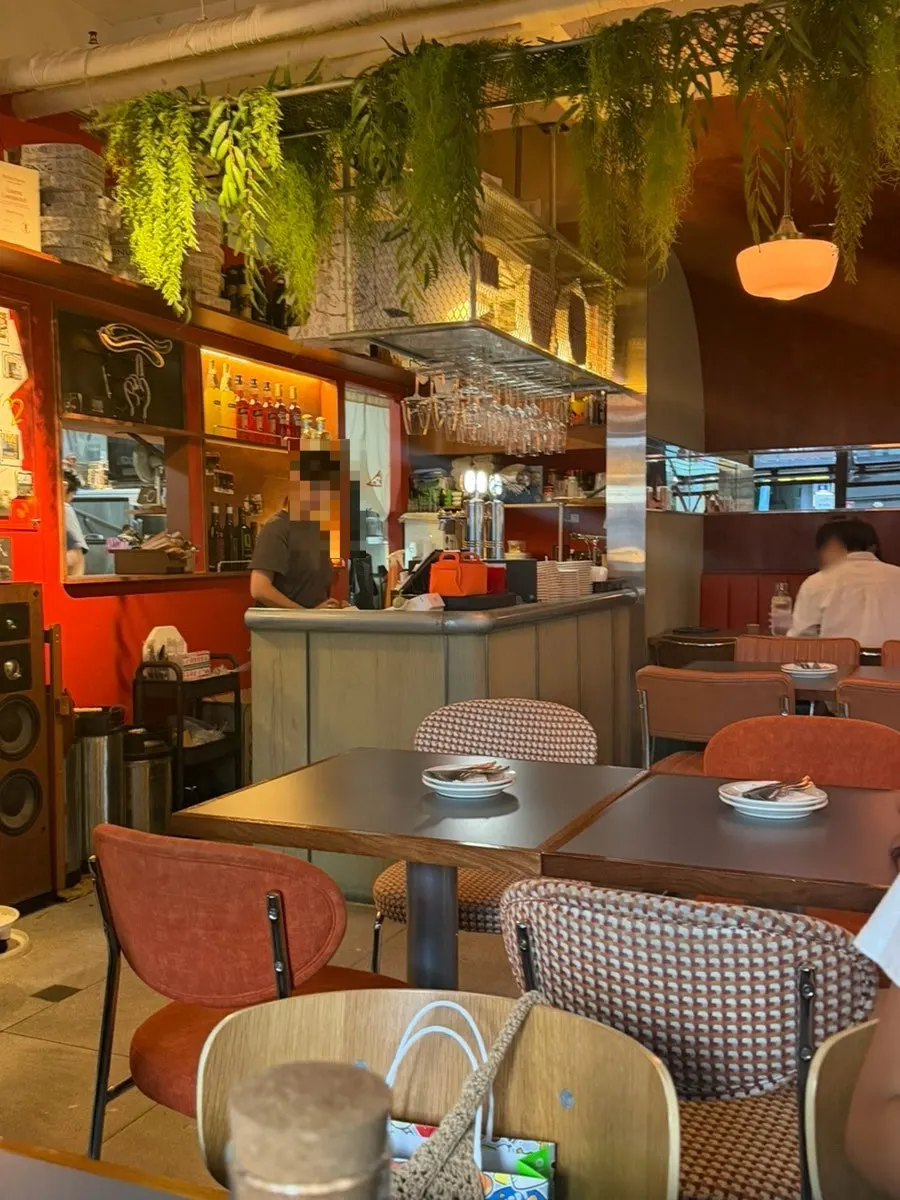 Foto principal de la visita a Pizzeria Snug con pizza al horno de leña