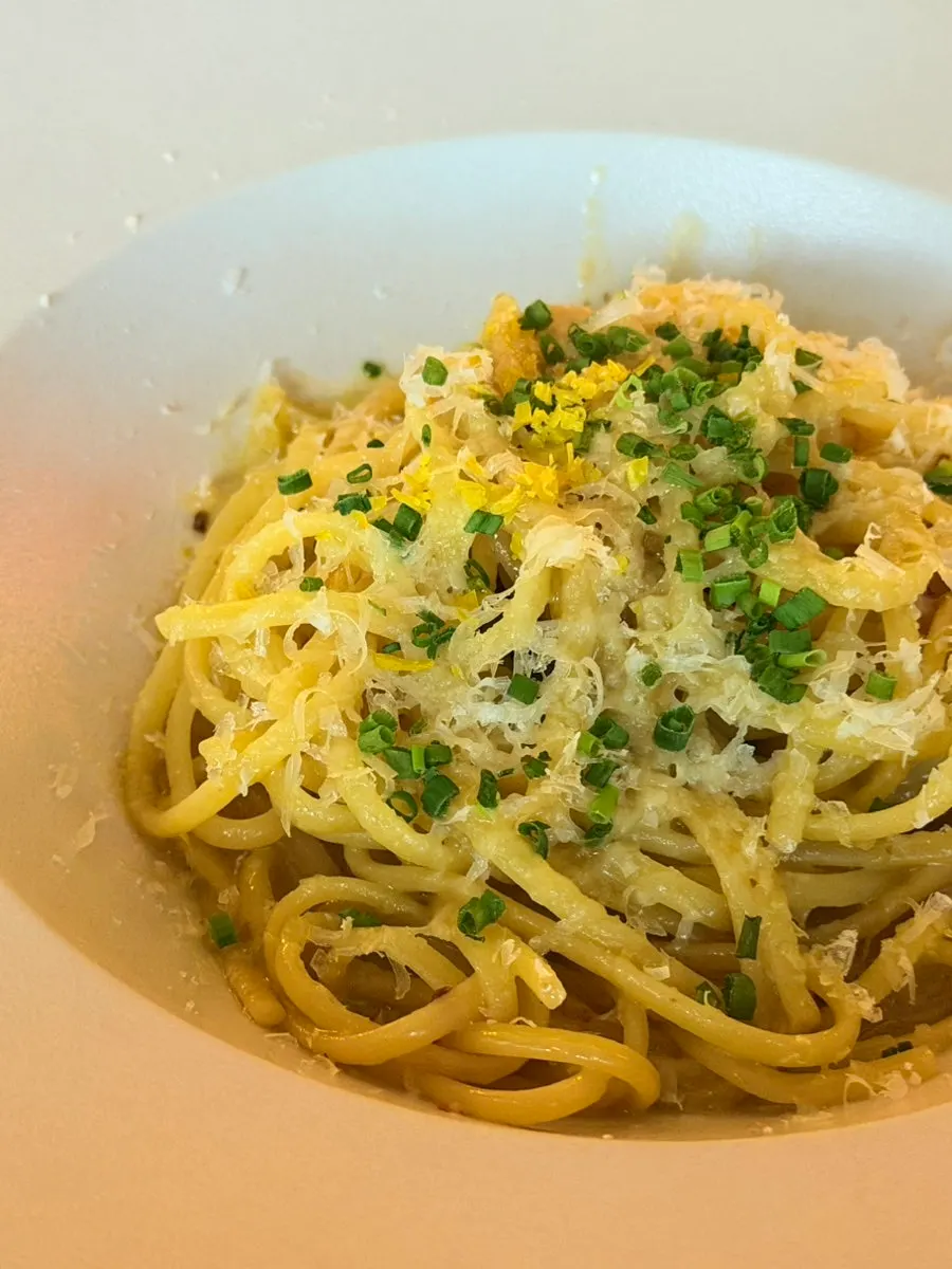 Pasta de anchoas con aroma a limón