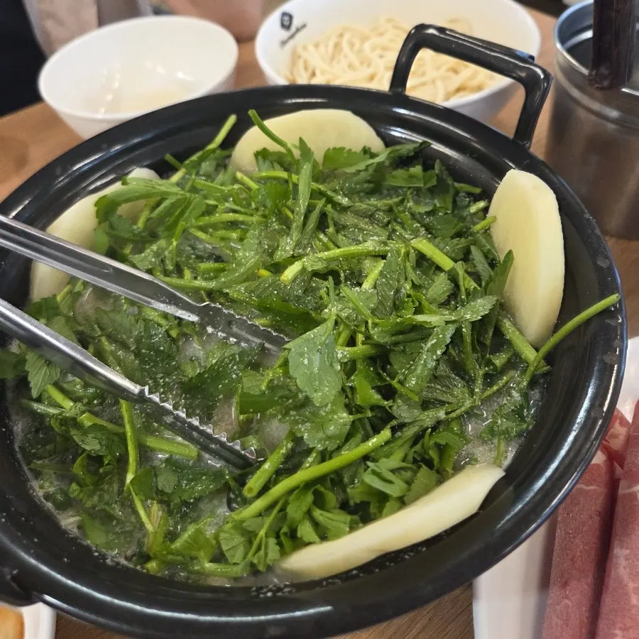 등촌샤브칼국수 상암점 테이블 기본 세팅