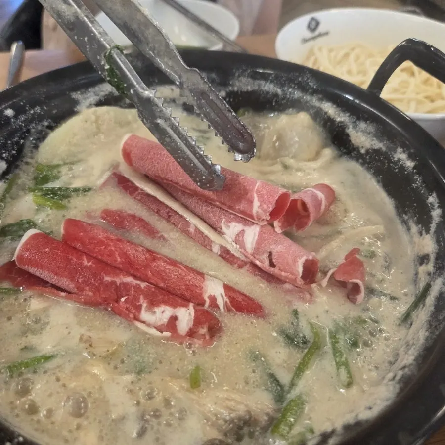 한 접시로 둘이 먹는 소고기 샤브 고기