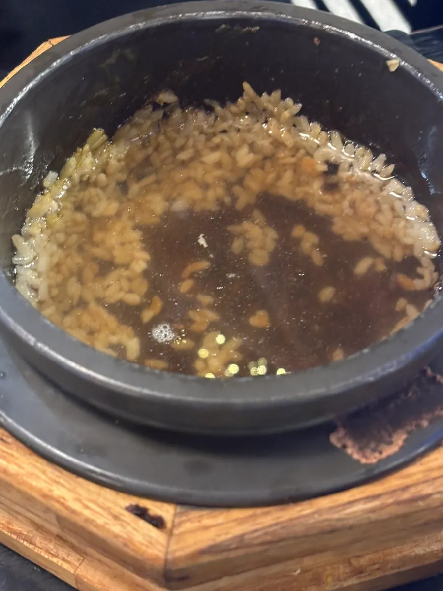 Finishing the meal with scorched rice made from broth